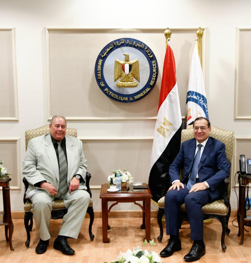 وزير البترول المهندس طارق الملا والوزير الروماني