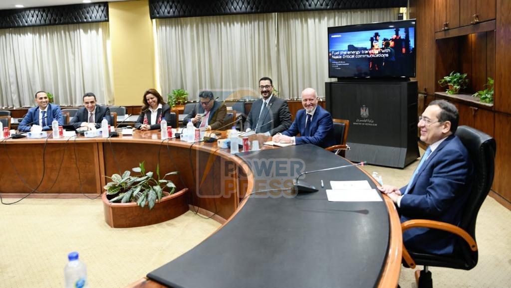 وزير البترول مع مجلس ادارة نوكيا