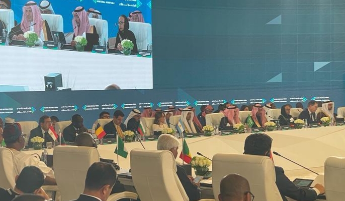 اثناء انعقاد المائدة المستديرة لمؤتمر التعدين بالسعودية