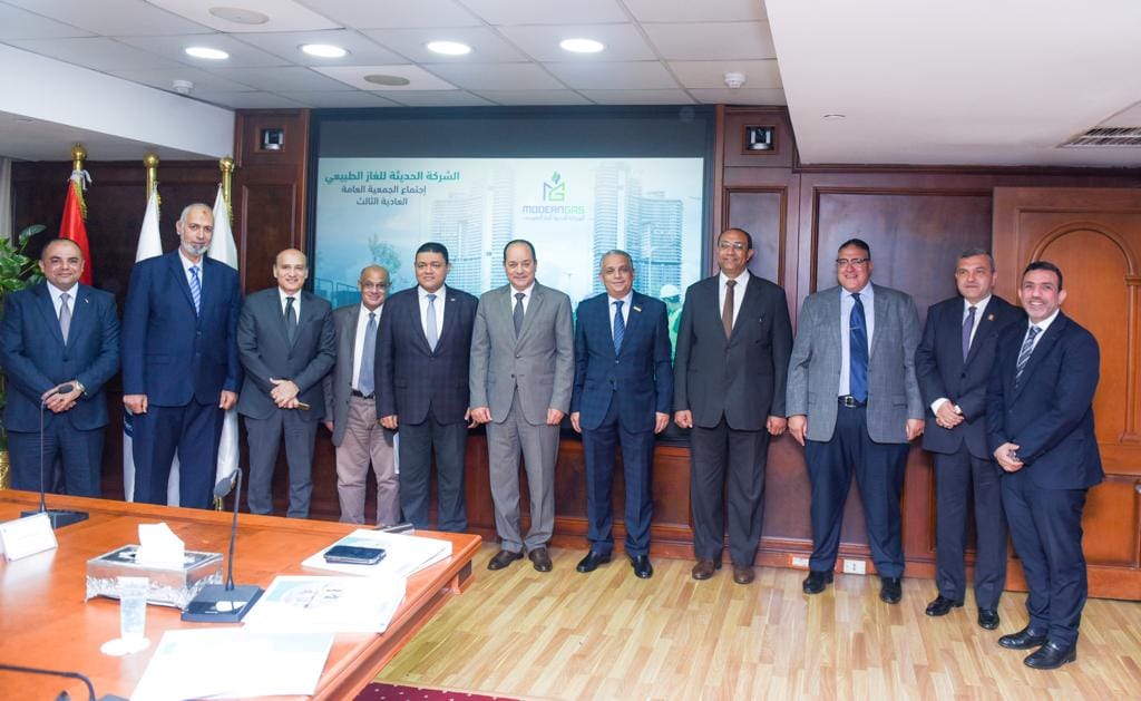 رئيس الشركة مع قيادات القابضة للغازات ايجاس 