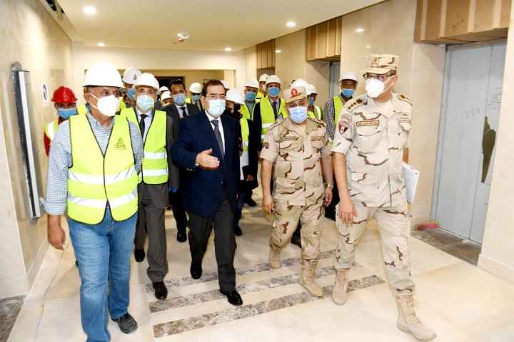 وزير البترول يتفقد مبنى مقر الوزارة الجديد بالعاصمة الادارية
