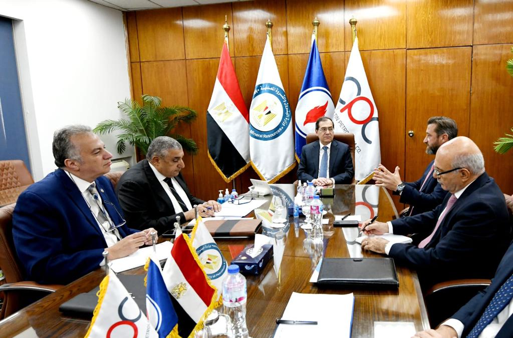 المهندس طارق الملا وزير البترول مع وفد شركة وورلي