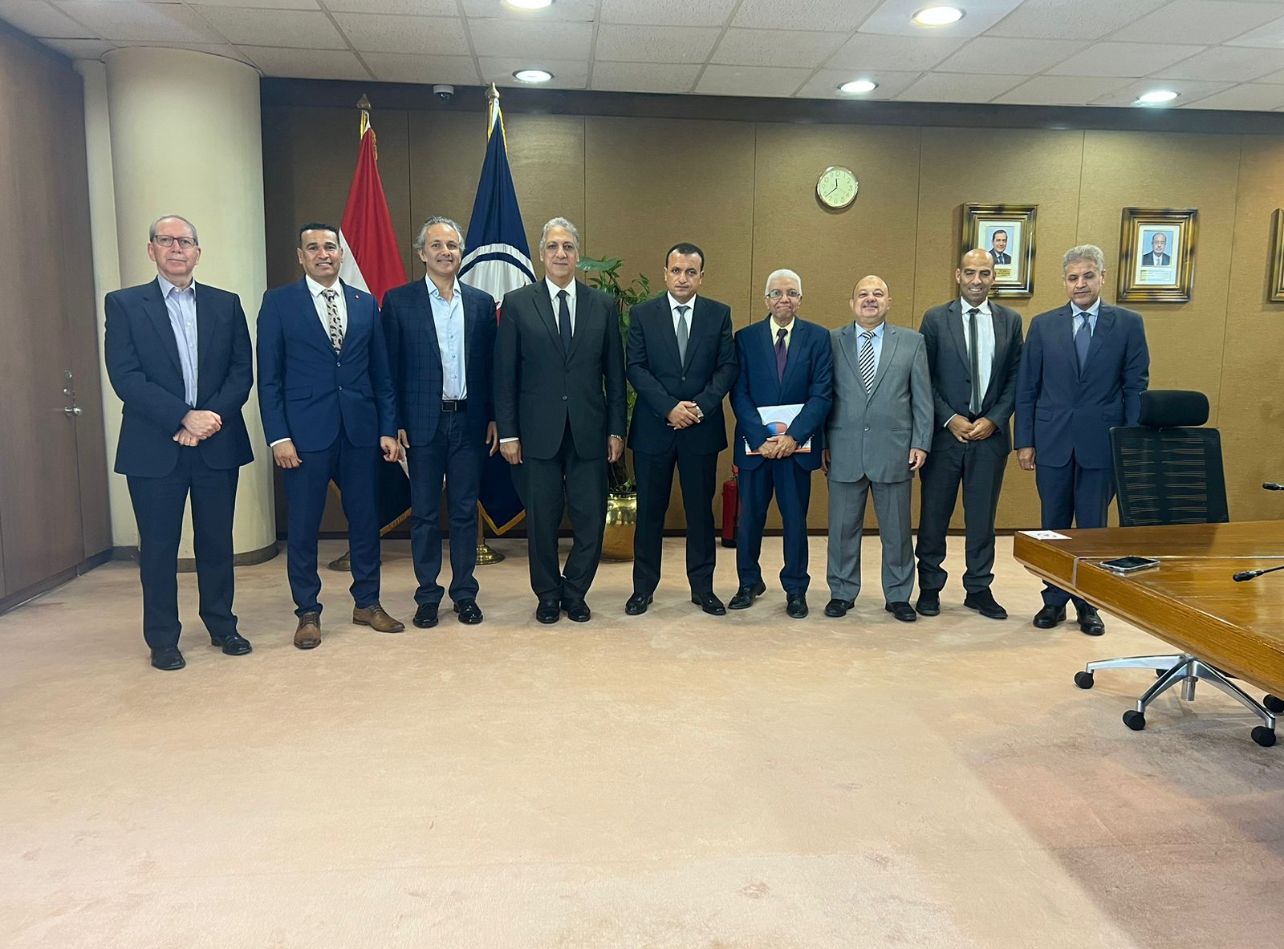 اعضاء الجمعية العمومية للشركة بحضور علاء البطل رئيس الهيئة العامة للبترول